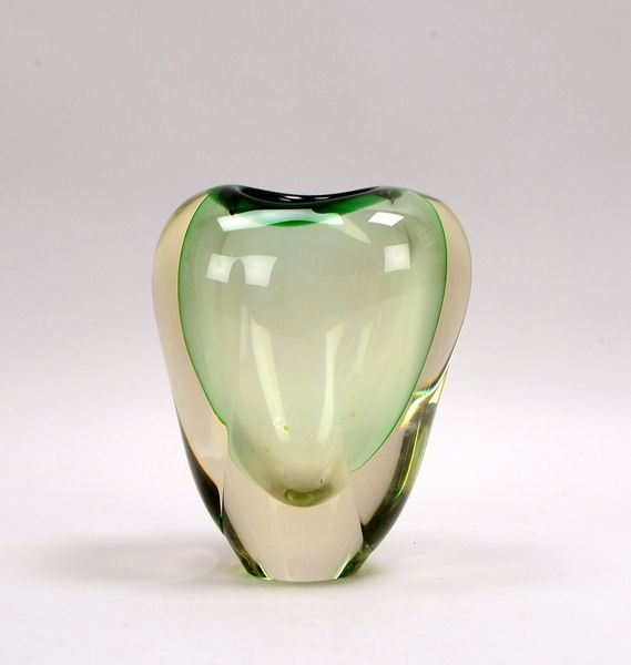 Tischvase (Murano), schweres Glas, im Boden signiert 'Hö'/datiert '1989'; Höhe 22 cm