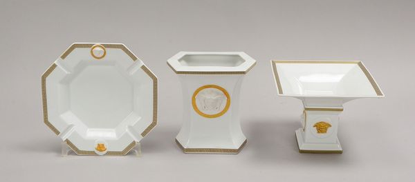Rosenthal/Versace, 3 Porz.-Gefäße, 'Gorgona': Tischaufsatzschale, Vase und Ascher