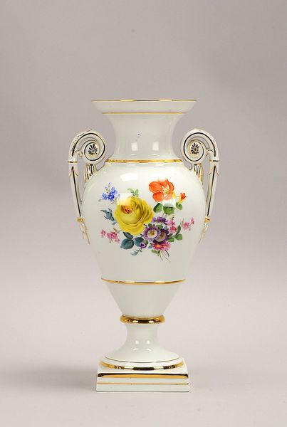 Meissen (Schwertermarke, I. Wahl), Porzellan-Henkelvase; Höhe 30 cm