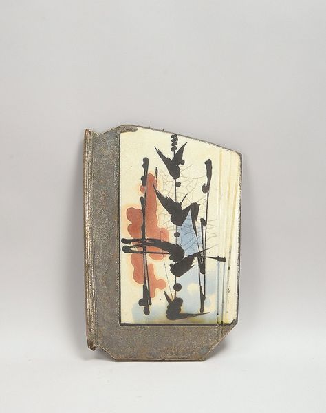 Wandkeramik (Asien), in Raku-Technik, rückseitig signiert und datiert (19)'93', mit Aufhängung; Maße