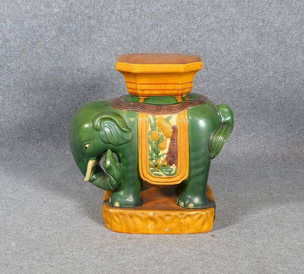 Figürlicher Blumenständer, 'Elefant', Keramik, polychrom staffiert; Höhe 57 cm