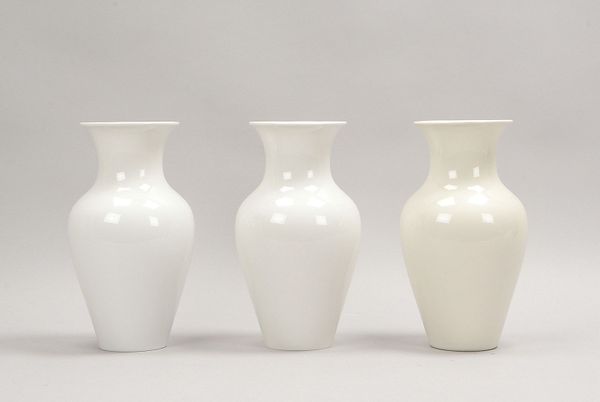 KPM Berlin, 3 Porzellanvasen, Mod. 'Syringa', weißer Scherben; Höhe jew. 28 cm