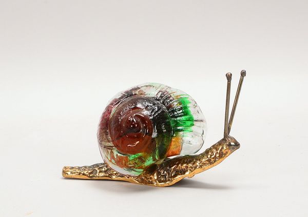 Lohe, Yves (*1947 Frankreich), Skulptur, 'Schnecke', Bronze/farbiges Glas, verso signiert
