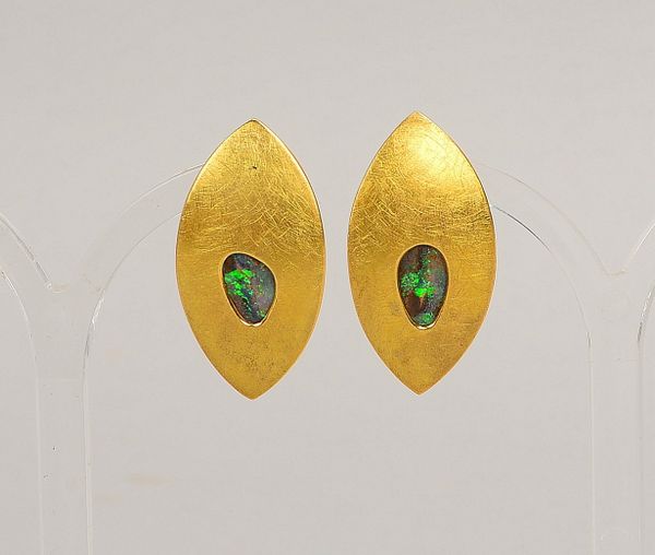 Paar Ohrstecker (Goldschmiedearbeit - passend zu Pos. 4042), 750 GG (gest.), mit Opal