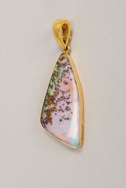 Anhänger (Goldschmiedearbeit), 750 GG (gest.), mit Boulder-Opal-Platte, mit Clipschließe