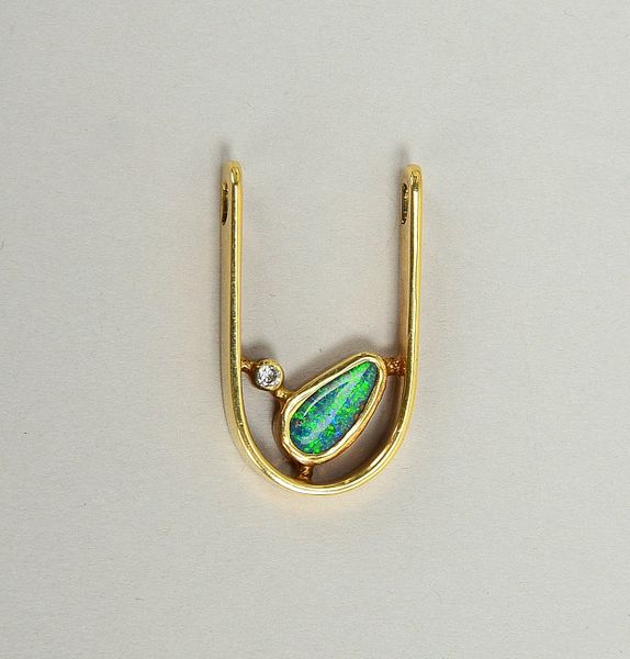 Anhänger (Goldschmiedearbeit), 585 GG (gest.), mit Boulder-Opal und kl. Brillant