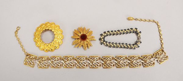 Modeschmuck (USA/Kanada, 1950er/1960er J.): Halskette, Armband, und 2x Broschen