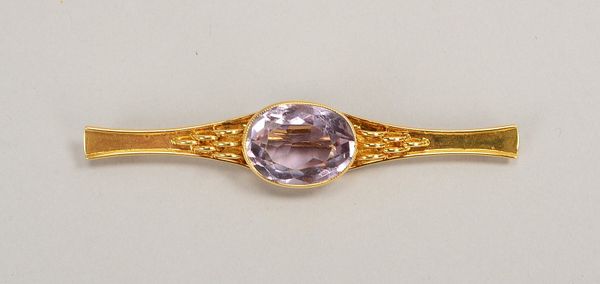 Brosche, 585 GG/WG (gest.), besetzt mit einzelnem Amethyst, Stein im Ovalschliff
