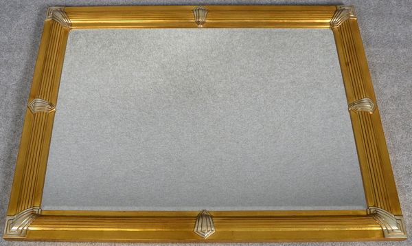 Großer Wandspiegel, fac. Spiegelglas in holzgeschnitztem Rahmen; Maße 110 x 84 cm