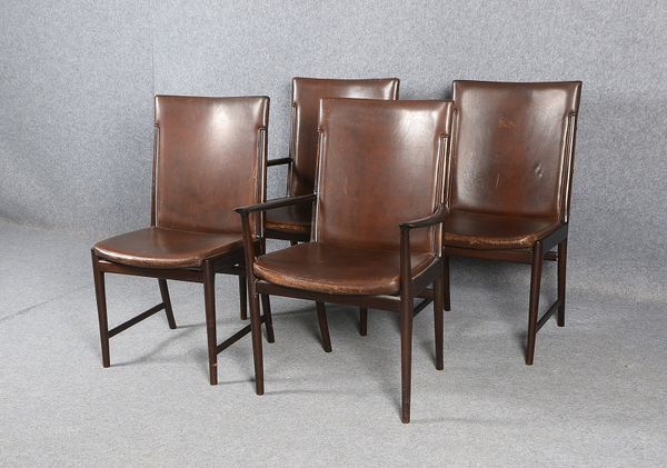 Sitzgruppe (DK), Mahagoni mit braunem Lederbezug, 4 Stühle/2x als Armlehner, gelabelt