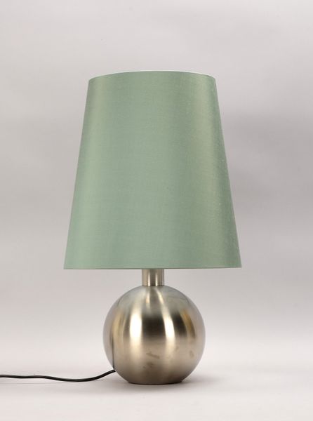 Designer-Nachttischleuchte, 'Ora 20', Messing-Kugelfuß, vern./gebürstet, kon. Schirm