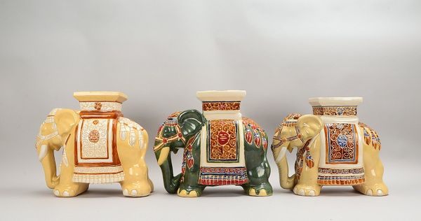 Blumenständer/Keramikskulpturen, Keramik farbig glasiert, 'Elefantenfiguren'
