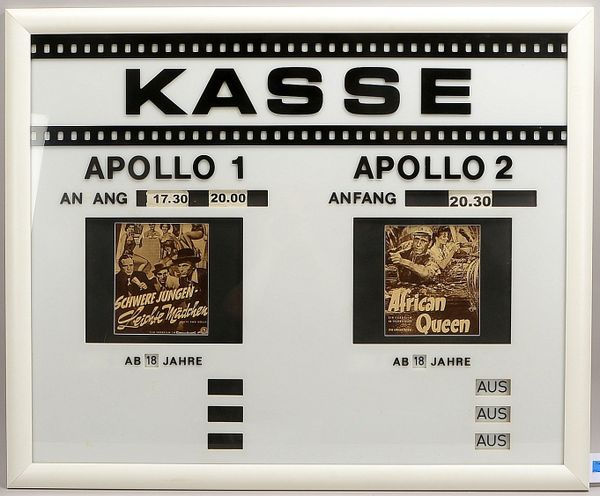 Kino-Anzeigetafel, Kunststoff und Acryl, Programm-Ankündigungen, hinter Glas