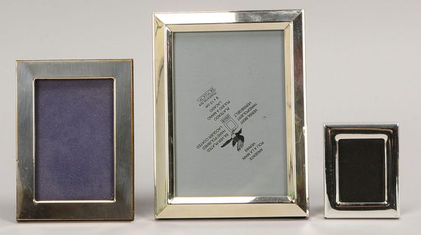 3 Standbilderrahmen, Silber u. versilbert, versch. Formate; Maße bis 14,5 x 11,5 cm