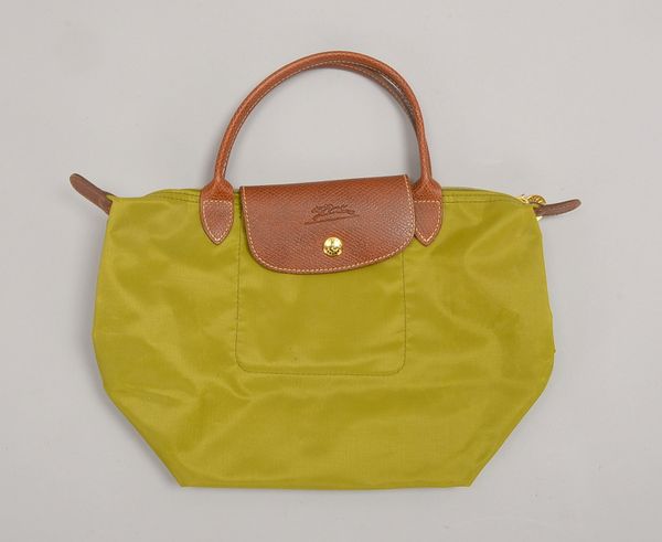 Longchamp/Paris, kl. Designer-Tasche, grünes Textil und Leder, neuw.; Maße 20 x 20 cm
