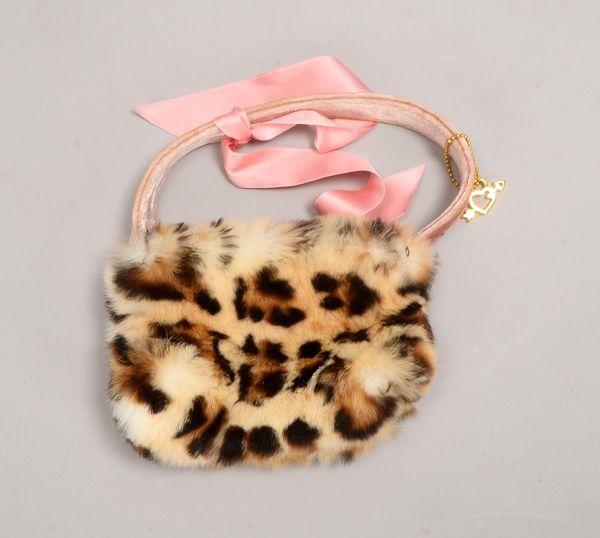 Blugirl Blumarine-Handtasche, Kunstfell, mit Samt-Tragegriff, verg. Anh., 'Amor'