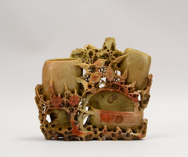 Sammler-Utensilo (China), Speckstein; Höhe 22 cm, Breite 25 cm