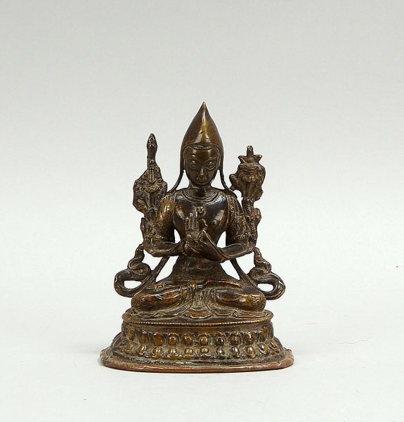 Bronzefigur (Tibet), 'Bodhisattva', Figur auf Lotussockel; Höhe 14,5 cm