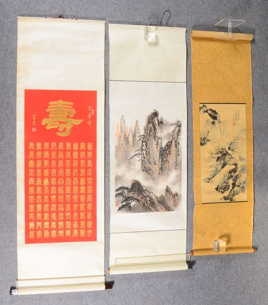 3 Rollbilder (China), versch. Motive/Formate: 2x 'Landschaften', 1x 'Chin. Kalligr.'