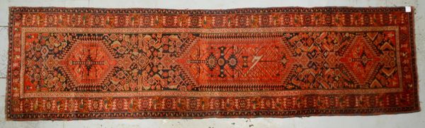 Gashgai-Galerie, Wolle auf Wolle, mittelf. Kn., Pflanzenf., guter Zust,; Maße 436 x 116 cm