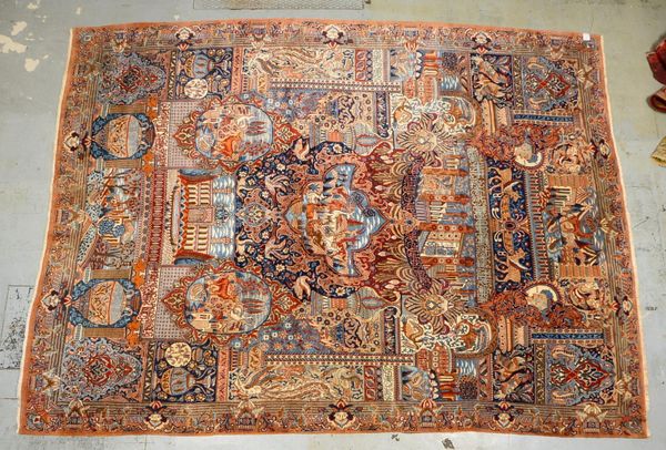 Kashmar, feste mittelfeine Knüpfung, mit figürl. Motiven/pers. Schrift; Maße 403 x 297 cm