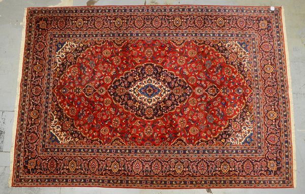 Keshan, feste Knüpfung, Flor in insgesamt gutem Zustand; Maße 364 x 253 cm