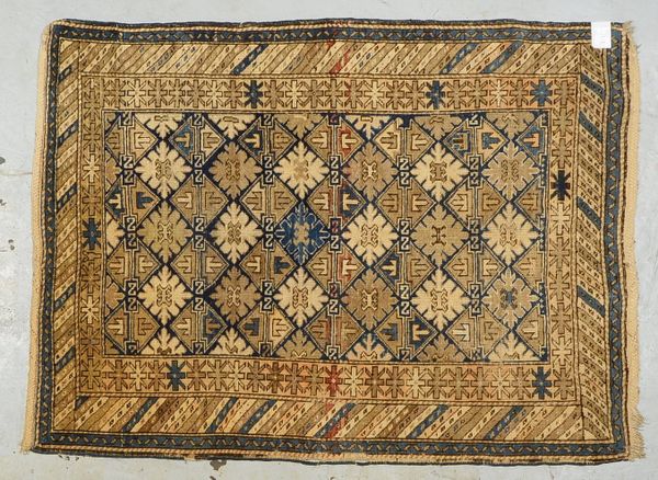 Antiker Shirwan, mittelfeine Kn., Pflanzenf., Ringe zur Wandbefestigung; Maße 159 x 114 cm