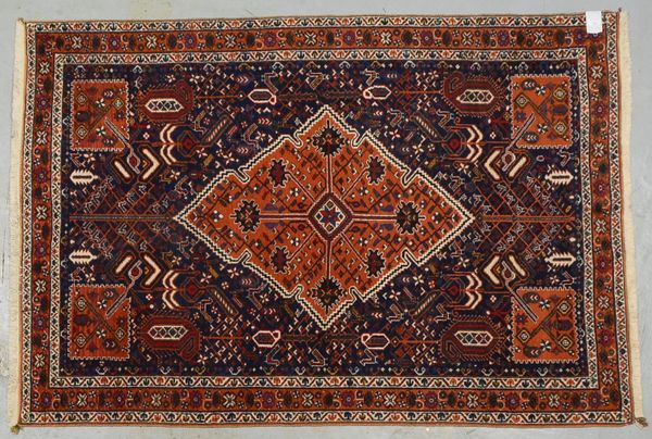 Yalameh, mittelfeine Kn., gleichmäßiger Flor - in gutem Zustand; Maße 198 x 133 cm