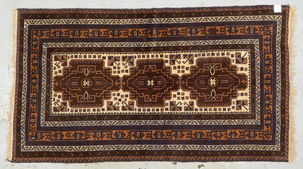 Belutsch, Flor in insgesamt guter Erhaltung; Maße 195 x 112 cm
