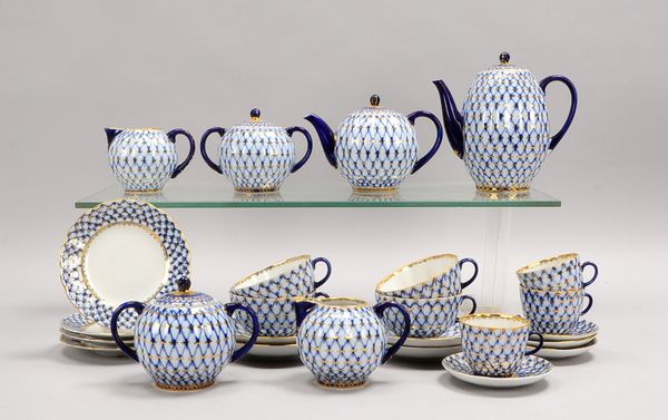 Lomonosov, Kaffee-/Teeporz., für 4 Pers.: Kaffee-/Teegedecke, 3x Kannen, u.a.
