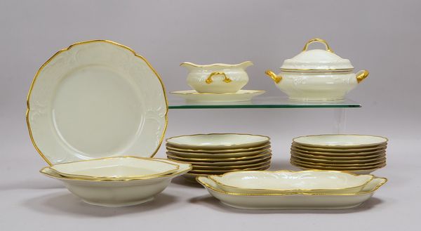 Rosenthal/Classic Rose, Speiseservice, 'Sanssouci', elfenbeinf., mit Goldrand, für 8 Pers.