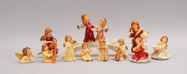 11 Keramikfiguren, Goebel, 'Weihnachtsengel', versch. Ausf.; Höhe 6,5 cm - Höhe 19,5 cm
