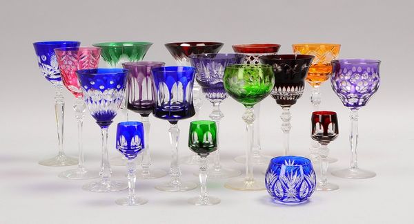 16 Glasrömer, unterschiedliche Größen und Ausführungen; Höhe 6 cm - Höhe 22 cm