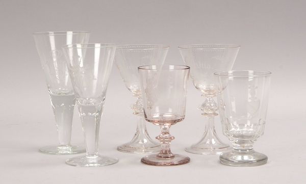 6 Kelchgläser (19. Jh.), versch. Ausf., teils mit Wappendekor; Höhe 12,5 cm - Höhe 18 cm