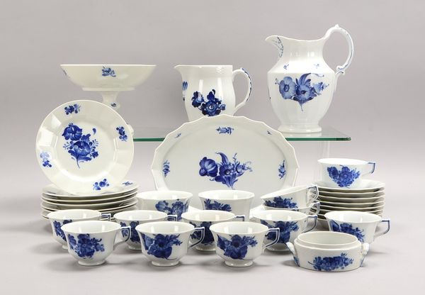 Royal Copenhagen, Kaffeeservice, für 8 Personen/mit Ergänzungsteilen: 2x Krüge, u.a.
