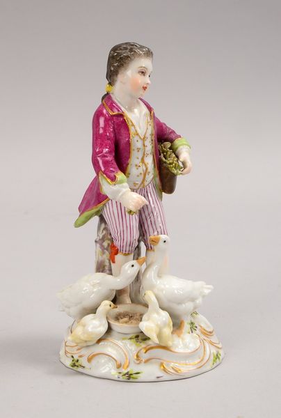 Höchst, Porz.-Figur, 'Gänse fütternder Knabe', mit polychr. Bemalung und Zierverg.