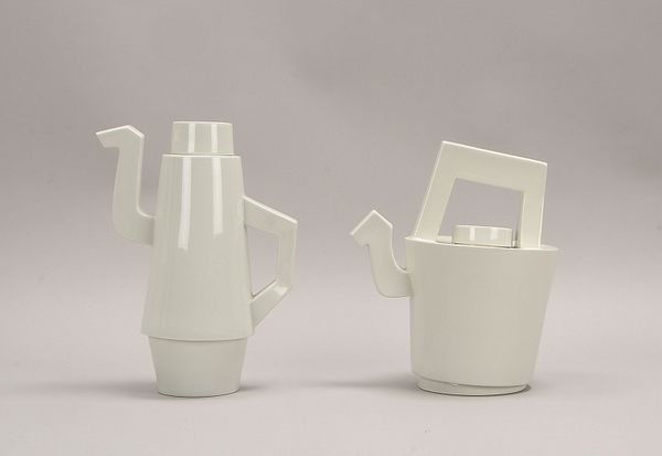 Soonsalon/Niederlande, 2 Designer-Schenkkannen, Entw. Wouter Groendijk