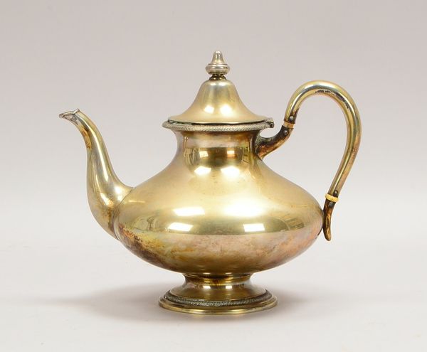 Teekanne, 12-löt. Silber, gedr. Korpus mit glatter Wandung; Höhe 19 cm, Gew. 505 g