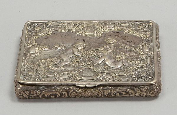 Zigarettenetui (19. Jh.), 800 Silber, flach/rechteckig, barockes Reliefdekor, scharn.; Gew. 100 g