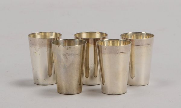 5 Schnapsbecher, 800 Silber/835 Silber, konische glatte Wandung; Gew. 95 cm