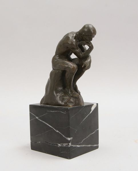 Bronzeskulptur (nach A. Rodin), 'Der Denker', verso sign., Gießerpfennig, auf Sockel