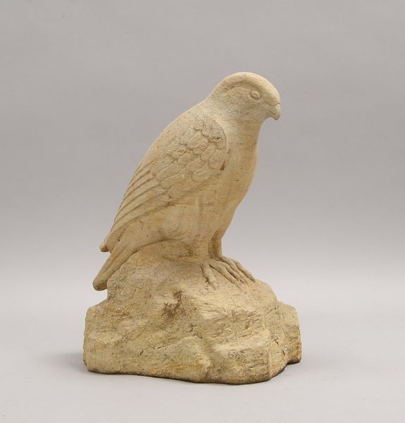 Sandsteinskulptur, 'Falke', sehr feine Künstlerarbeit, im Boden monogr.; Höhe 36 cm