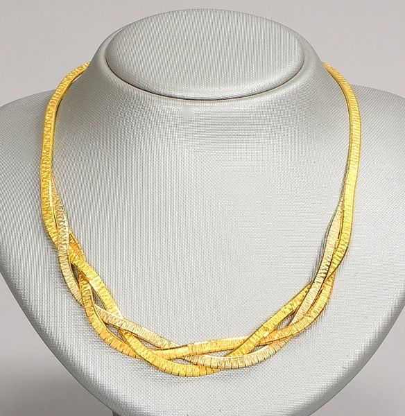 Collier, 750 Gold/tricolor (gest.), mittig geflochten, mit Steckschließe; Gew. 43,60 g