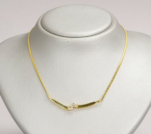 Collier, 585 GG (gest.), mit 2x kl. Diam./ca. 0,50 ct, Karabinerschließe; Gew. 9,60 g