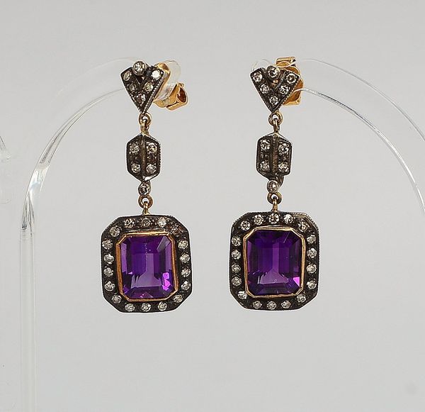 Paar Ohrstecker (Art déco), Silber/Gold, mit Amethyst und Diam., 750 GG-Brisuren