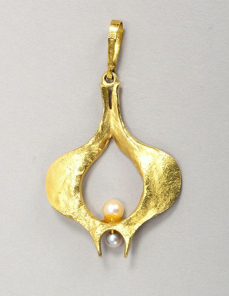 Anhänger (Goldschmiedearbeit), 333 GG (gest.), mit 2x Perlen; Länge 6 cm, Gew. 5,80 g