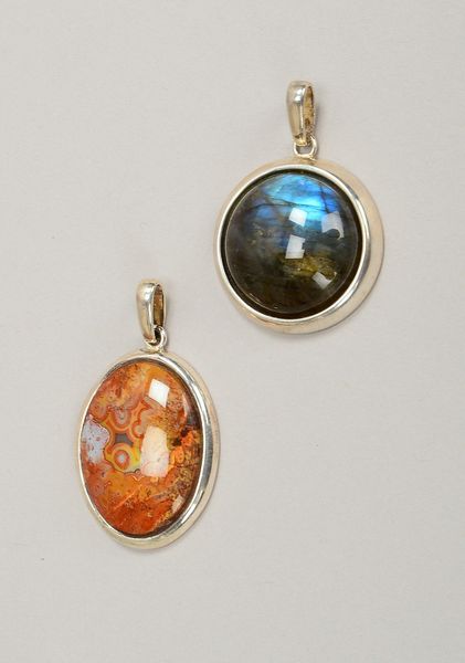 2 Designer-Anhänger, 925 Sterlingsilber (gest.): 1x Labradorit, 1x Jaspis; Gew. 30 g