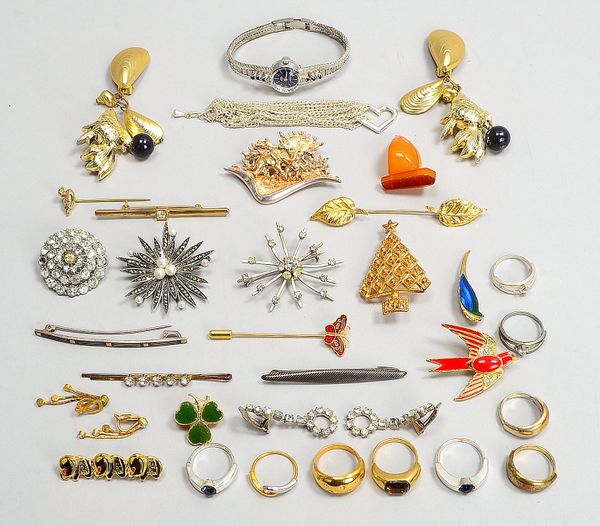 Modeschmuck-/Silberschmuck-Konvolut, div. Teile und Ausf., dazu einzelne DAU