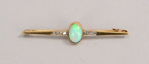 Brosche, 585 GG (gest.), mit einzelnem Opal und 6x Diamantrosen; Gew. 3,40 g