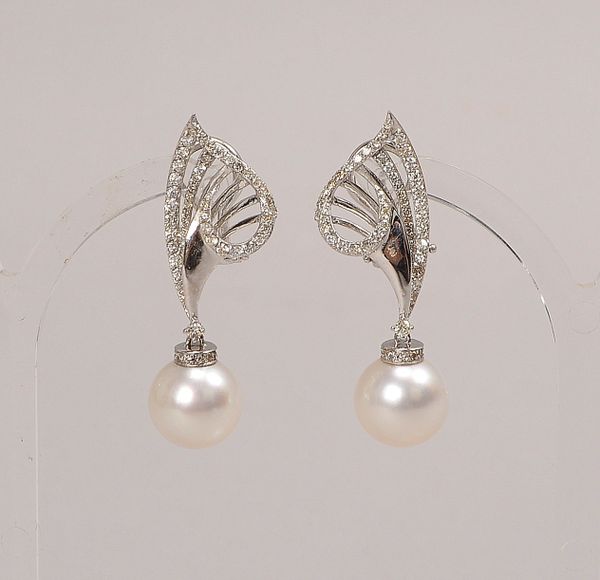 Paar Ohrstecker, 750 WG (gest.), mit je einzelner Südseeperle und Diamanten; Gew. 11,40 g